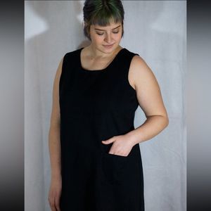 Vintage black sleeveless maxi dress with pockets